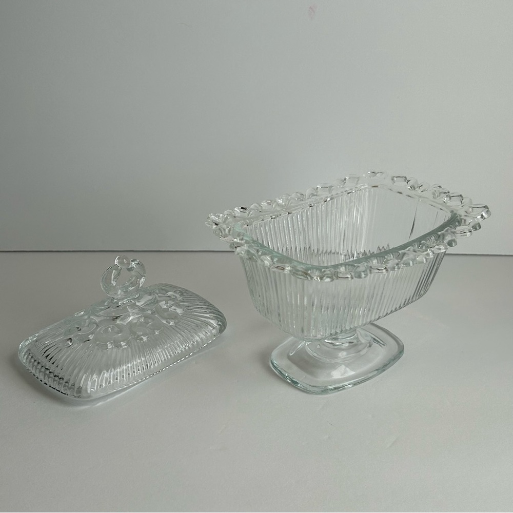 Vintage Indiana Clear Glass Ribbed Footed Lace Edge Lidded Candy Dish - Picture 5 of 10